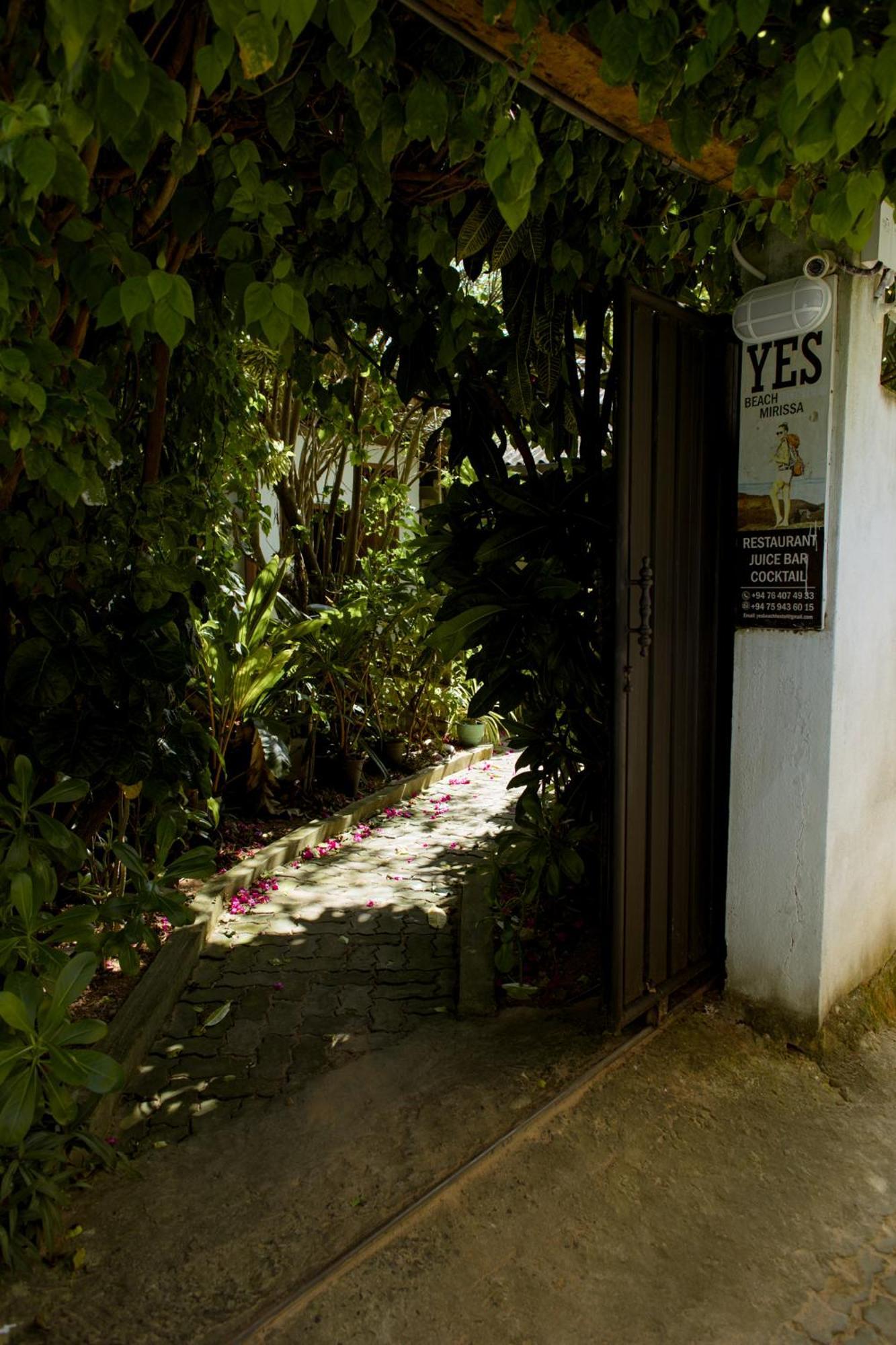 Yes Beach House Mirissa Exterior photo