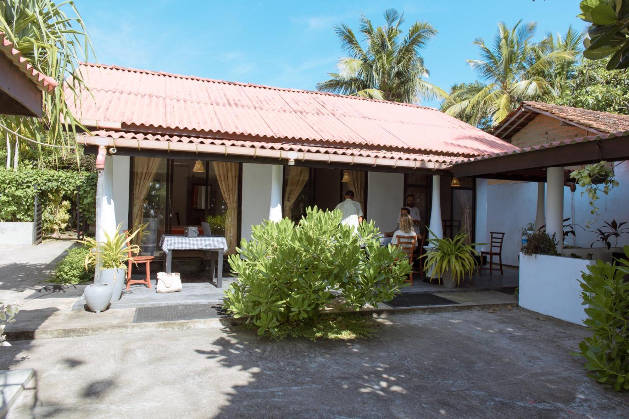 Yes Beach House Mirissa Exterior photo